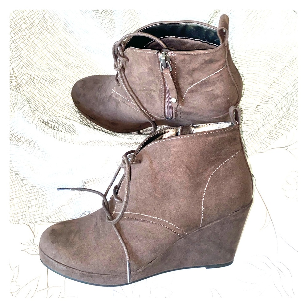 Wedge heels